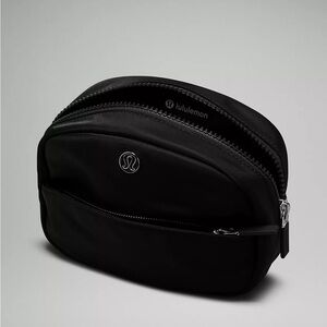 Lululemon City Essentials Pouch Mini 2L
